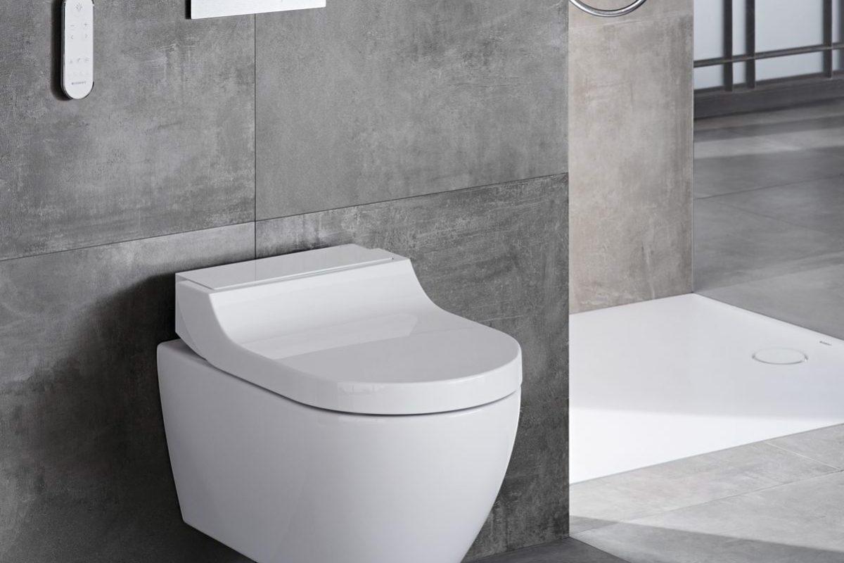 2018 Bathroom 01 L VariForm Washbasin AquaClean Tuma Comfort - 1-1 Takeover_SK-sk_bigview